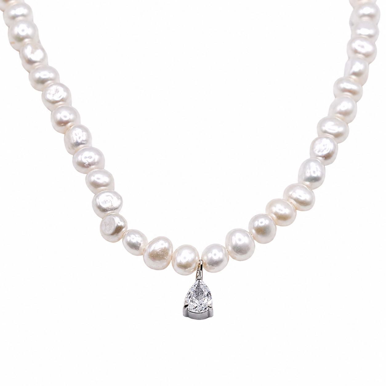 VIVIEN PEARL NECKLACE